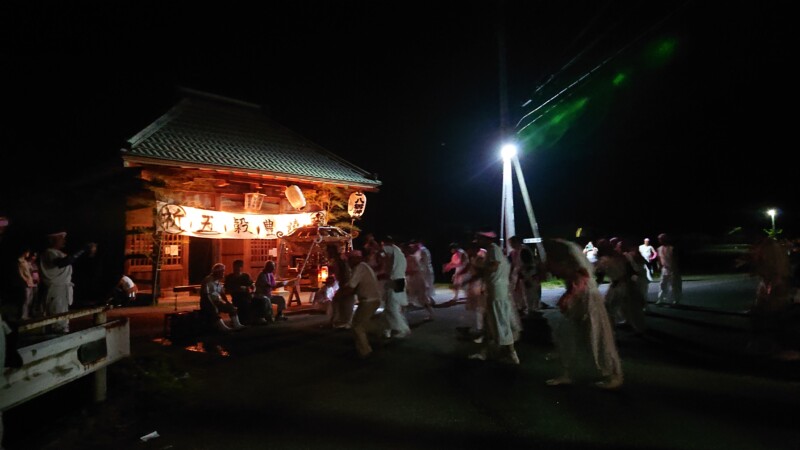 神輿渡業は夜まで続きます