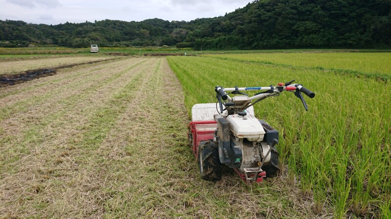 浅く耕すために、ひこばえ処理耕す前に田面の稲株を
細かく粉砕