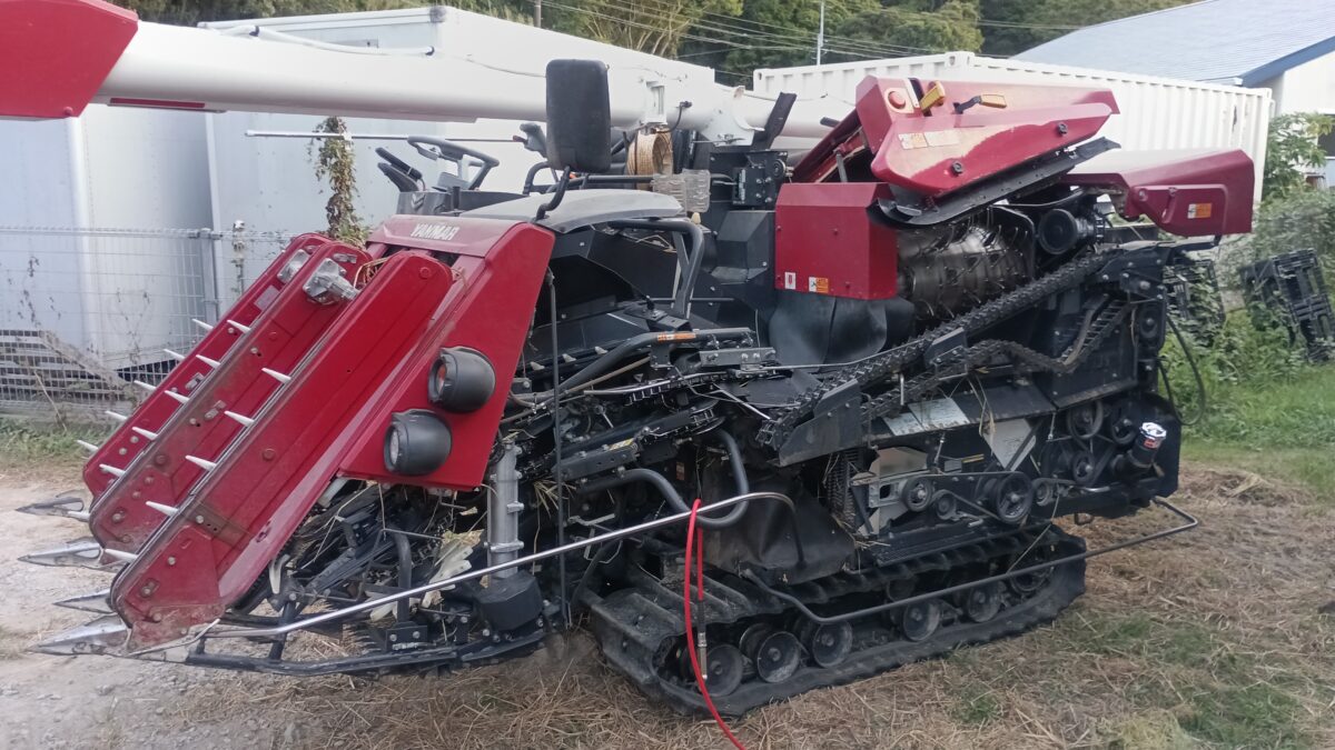 コンバイン掃除　草の種落とし
