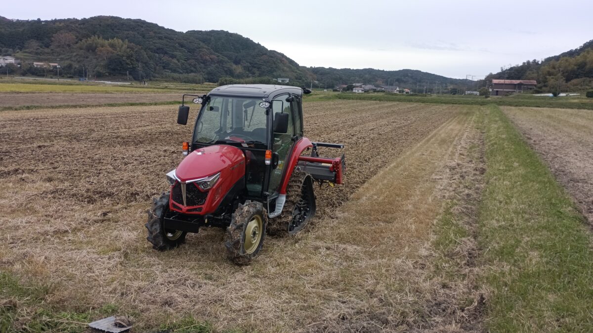 高低直しの後は秋耕すっかり遅くなってしまった 週間予報に期待大