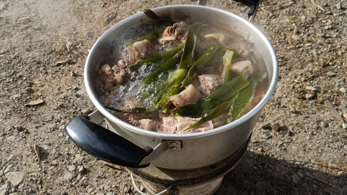 猪バラ大根　調理開始