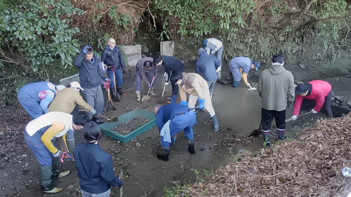 山名地区花見台取水口の掃除