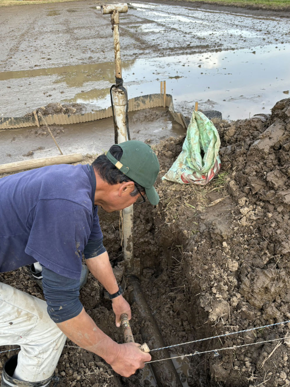 兎に角掘って原因究明水ボラ見つけて
埋めるしかない